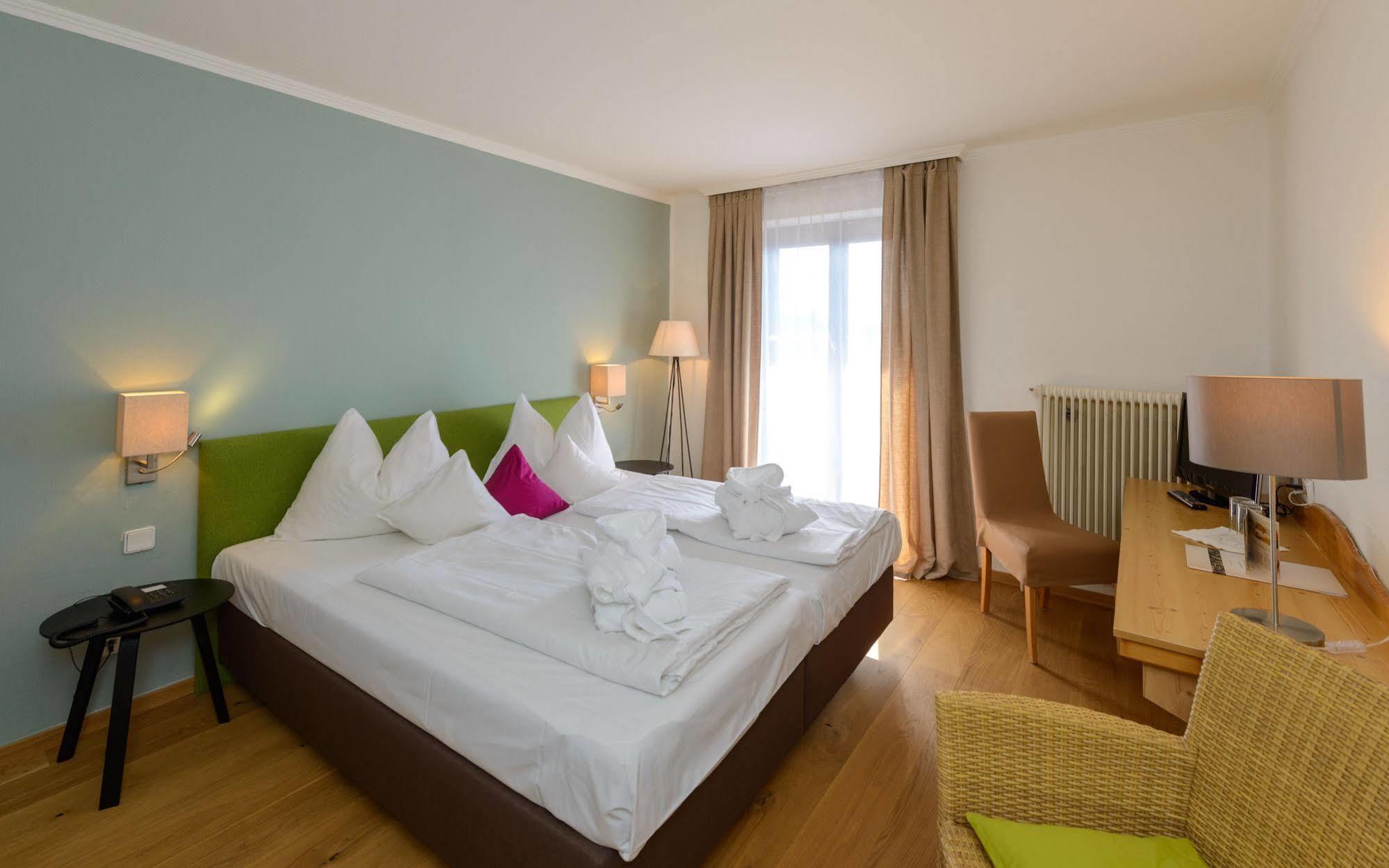 Hotel Walserwirt ภายนอก รูปภาพ