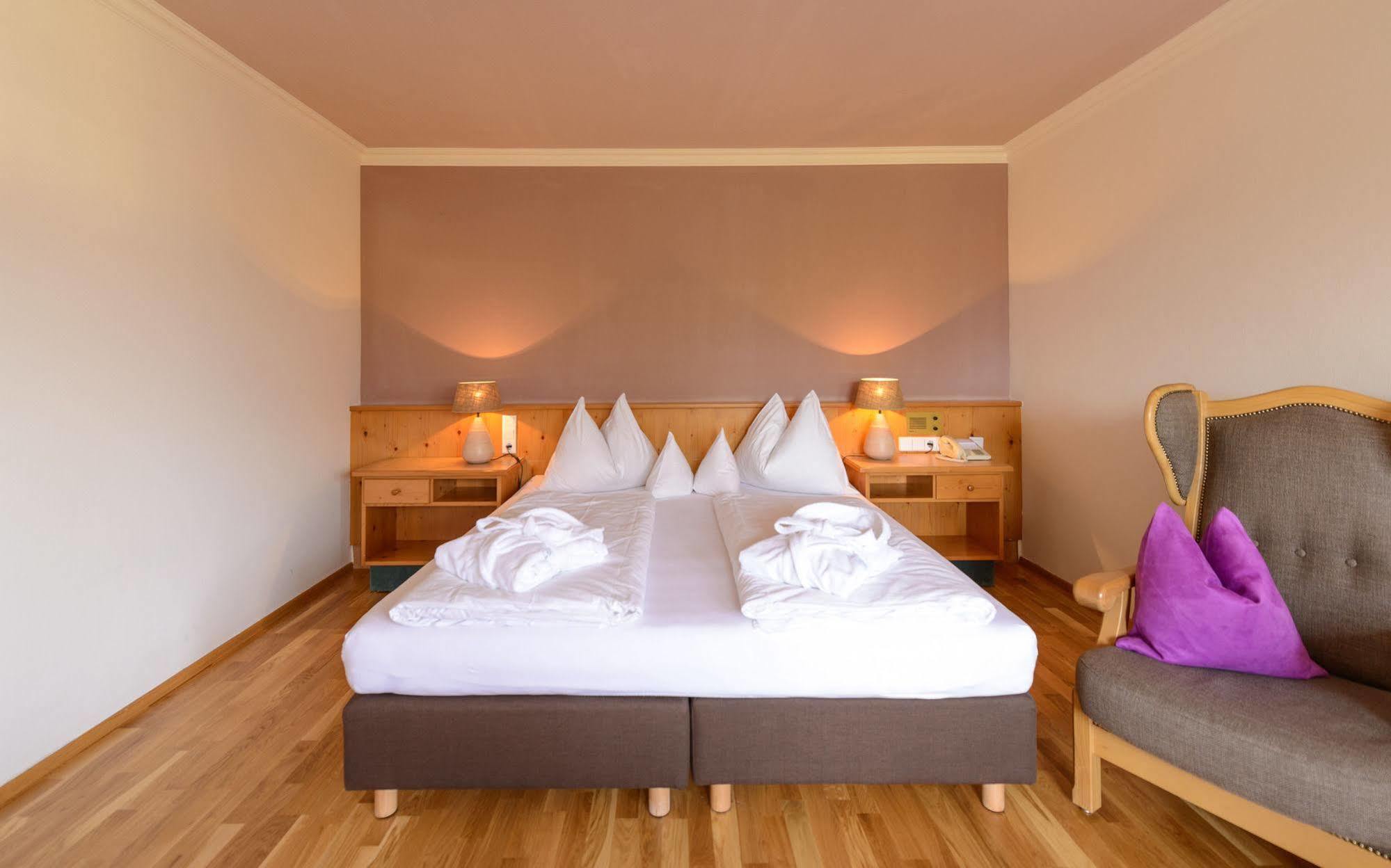 Hotel Walserwirt ภายนอก รูปภาพ